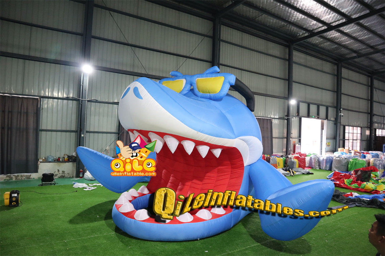 qile-4001  inflatable cartoon molding Shark with glasses Photo booth